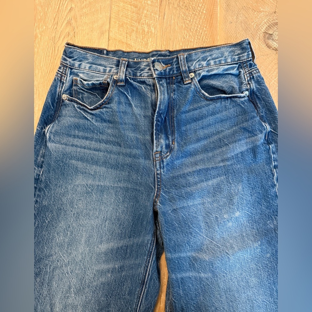 American Eagle Blue Relaxed Mom Jeans 4L - Picture 2 of 9